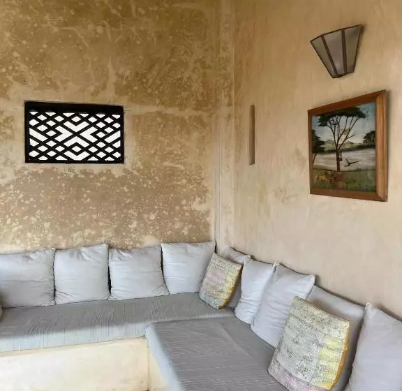 تختخواب و صبحانه Subira House