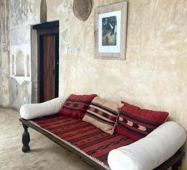 تختخواب و صبحانه Subira House