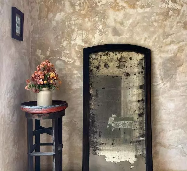 تختخواب و صبحانه Subira House