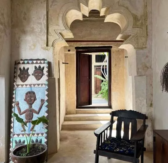 تختخواب و صبحانه Subira House