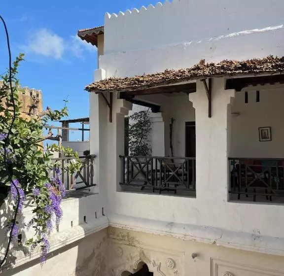 تختخواب و صبحانه Subira House