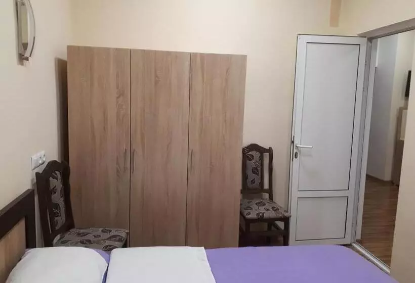 تختخواب و صبحانه Vivas