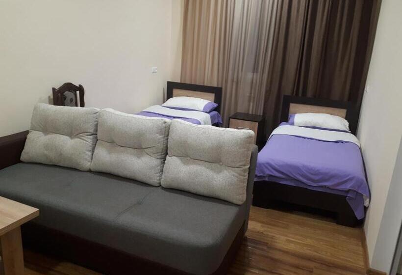 تختخواب و صبحانه Vivas