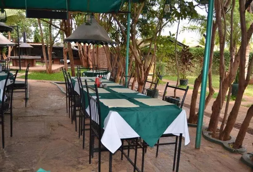 هتل Impala Safari Lodge