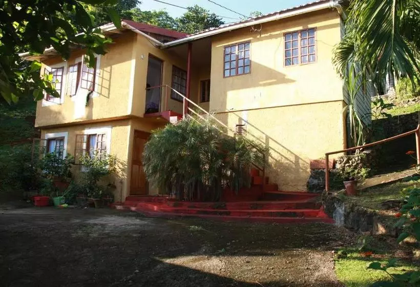 استراحتگاه La Familia Guest House And Natural Farm
