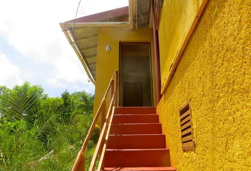 استراحتگاه La Familia Guest House And Natural Farm