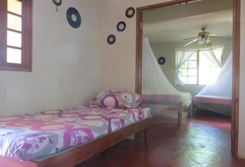 استراحتگاه La Familia Guest House And Natural Farm