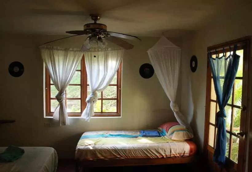 استراحتگاه La Familia Guest House And Natural Farm