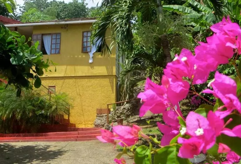 استراحتگاه La Familia Guest House And Natural Farm