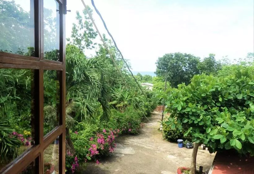 استراحتگاه La Familia Guest House And Natural Farm