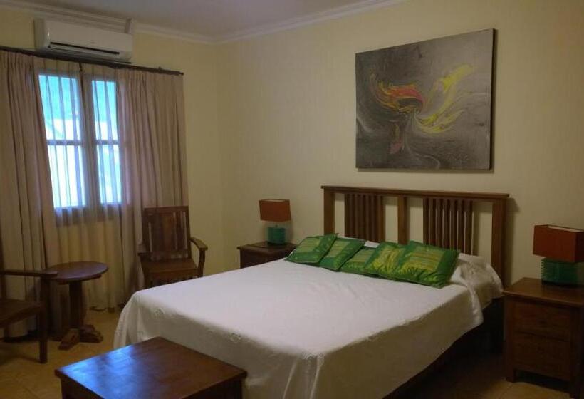 Resort Palm Malinamoc