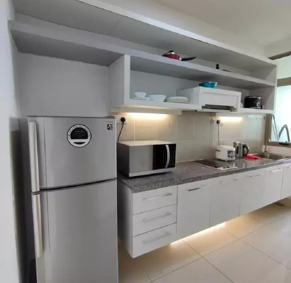 Hotelli Shaftsbury Residence Cyberjaya With Free Parking & Netflix