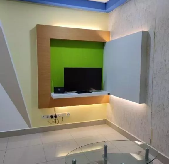 Hotelli Shaftsbury Residence Cyberjaya With Free Parking & Netflix