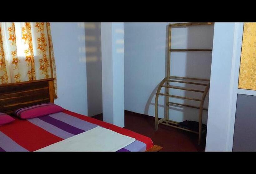 فندق Summer House Surf Inn