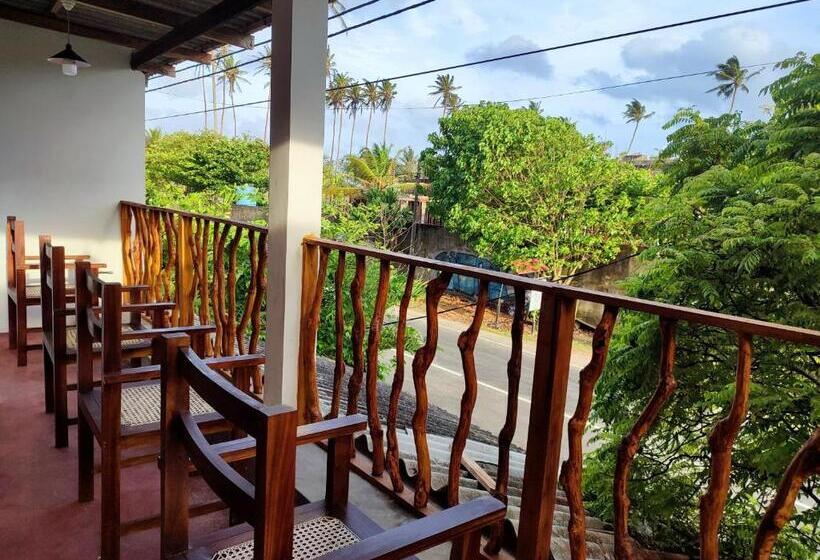 فندق Summer House Surf Inn