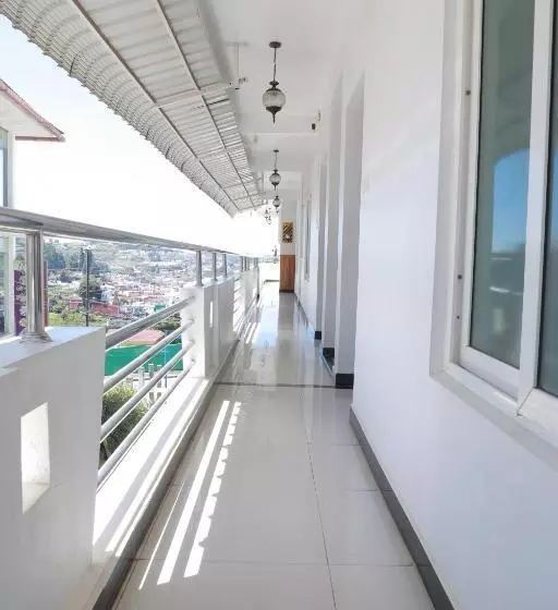 Hotelli The Woodlands Residency  Unmarried And Stag Groups Not Allowed