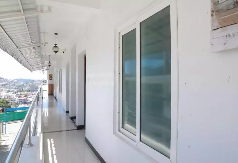 Hotelli The Woodlands Residency  Unmarried And Stag Groups Not Allowed