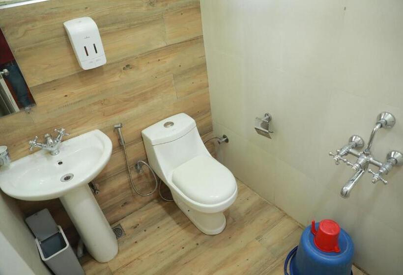 Hotel The Woodlands Residency Unmarried And Stag Groups Not Allowed