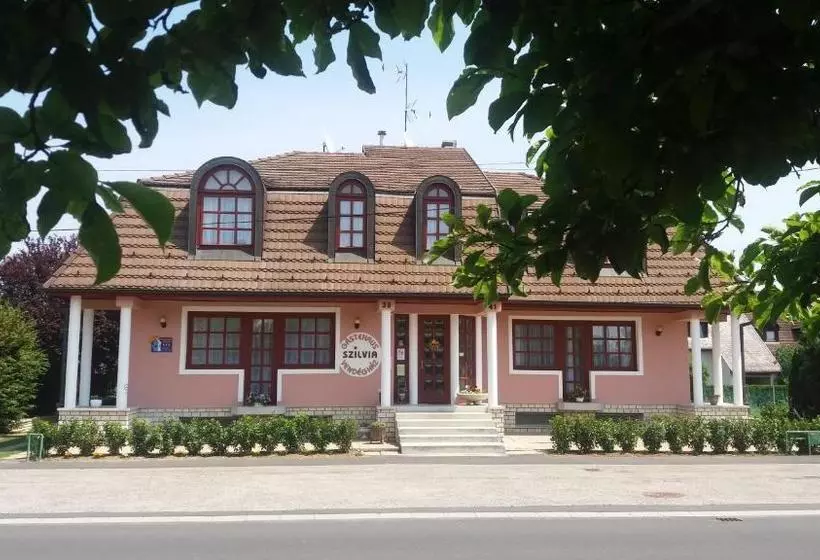 تختخواب و صبحانه Szilvia Gästehaus