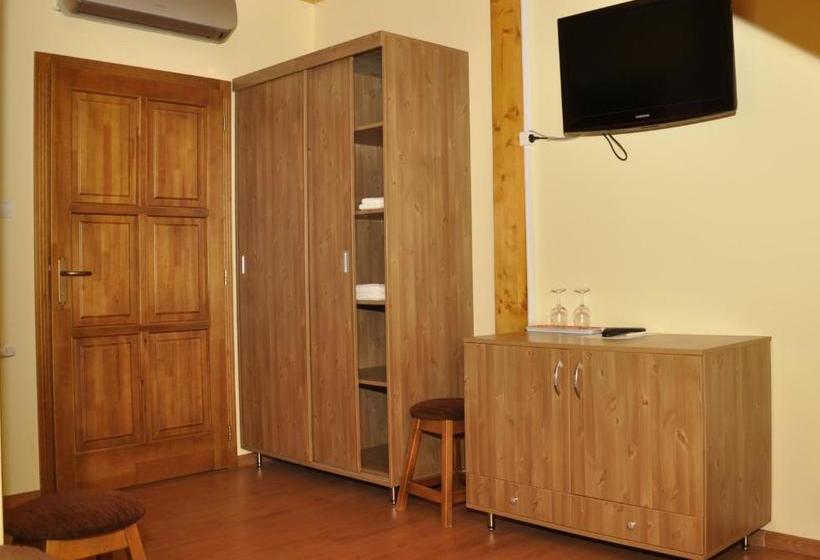 민박 Sárosdi Pince és Panzió