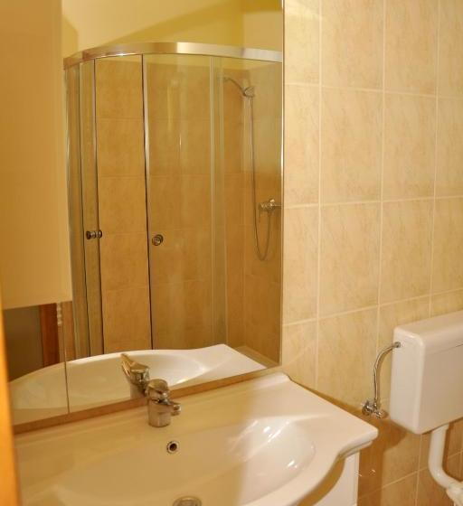 민박 Sárosdi Pince és Panzió