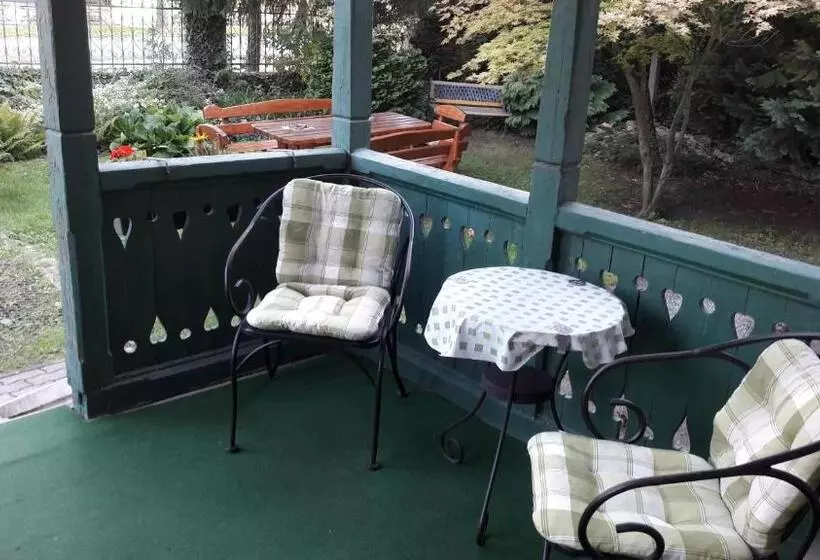 تختخواب و صبحانه Szalay Villa