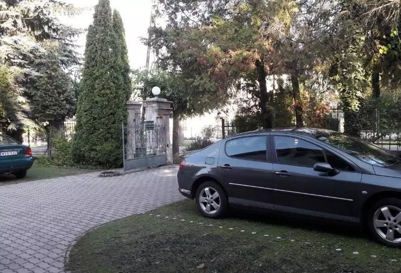 تختخواب و صبحانه Szalay Villa