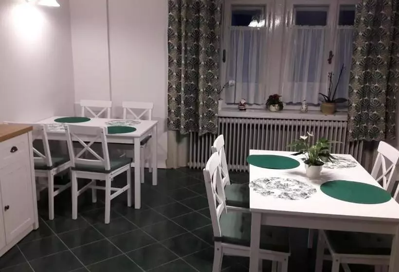 تختخواب و صبحانه Szalay Villa