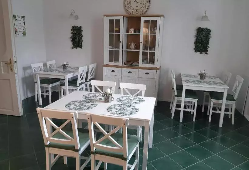 تختخواب و صبحانه Szalay Villa