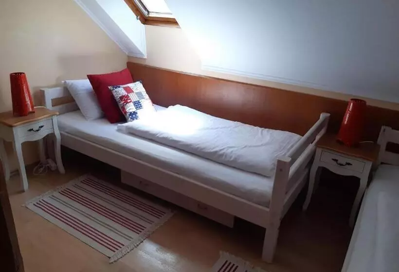 تختخواب و صبحانه Szalay Villa