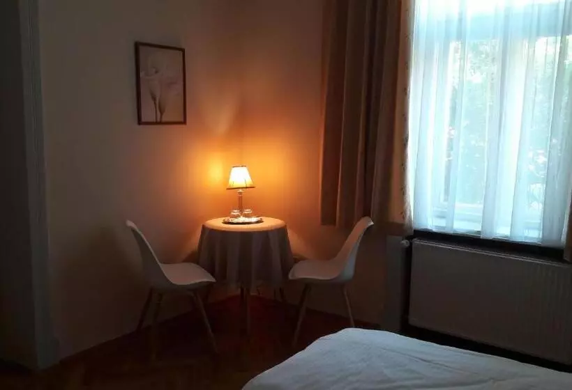 تختخواب و صبحانه Szalay Villa