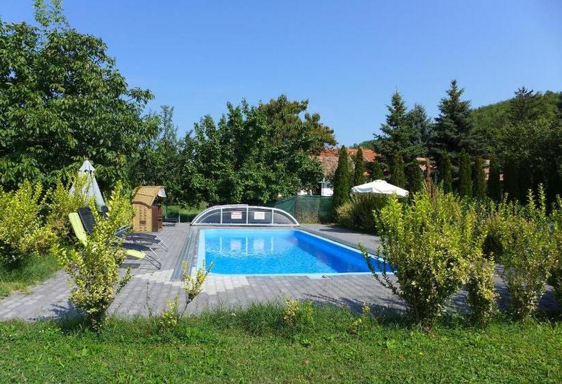 צימר Villa Astoria