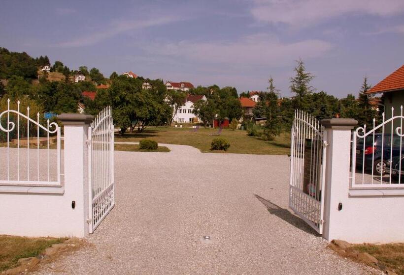 צימר Villa Astoria