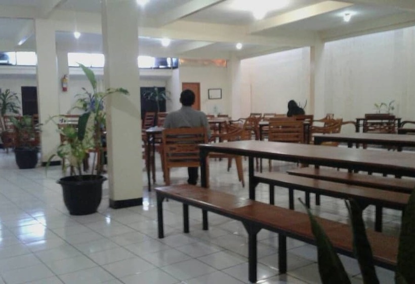 Отель Augusta Bandung