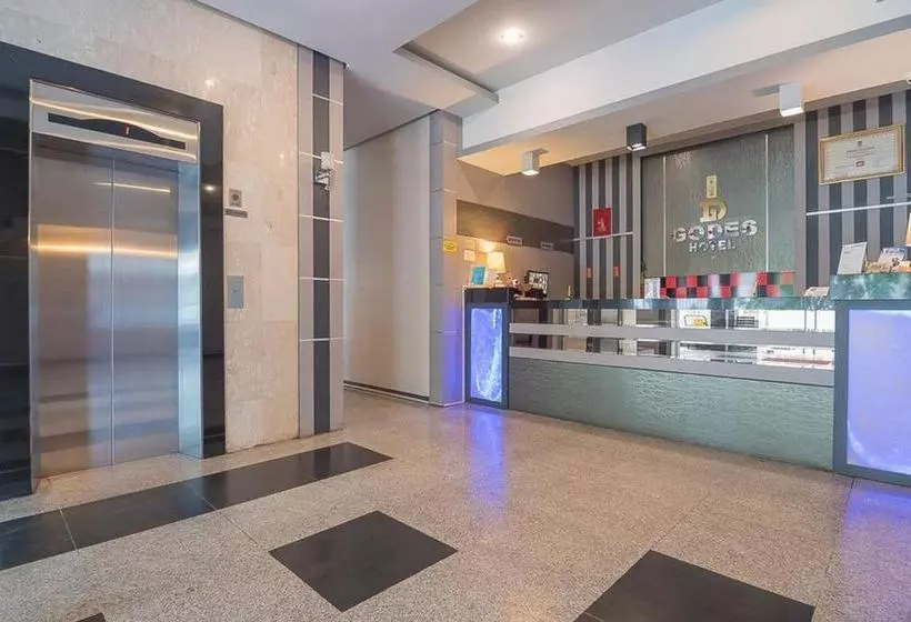 Hotelli Reddoorz Premium Near Harbour Bay Mall Batam 2