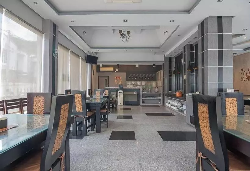 Hotelli Reddoorz Premium Near Harbour Bay Mall Batam 2