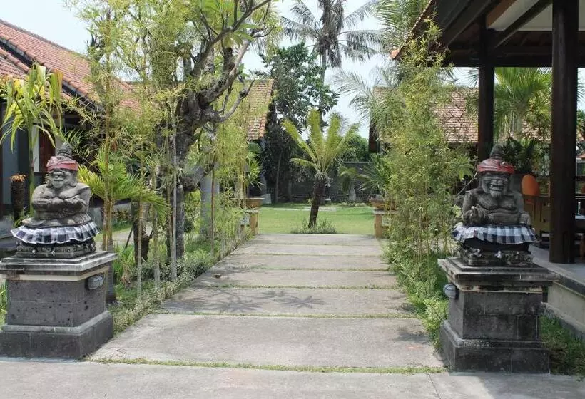 ホテル Prabhu Suites