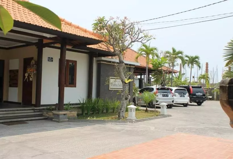 ホテル Prabhu Suites