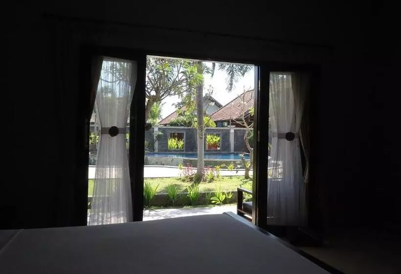 ホテル Prabhu Suites