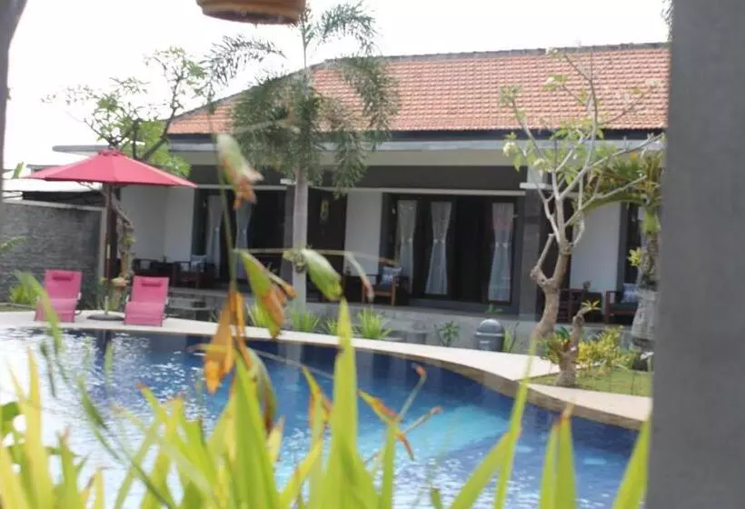 ホテル Prabhu Suites