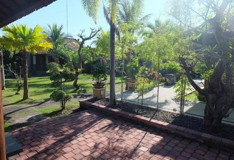 ホテル Prabhu Suites
