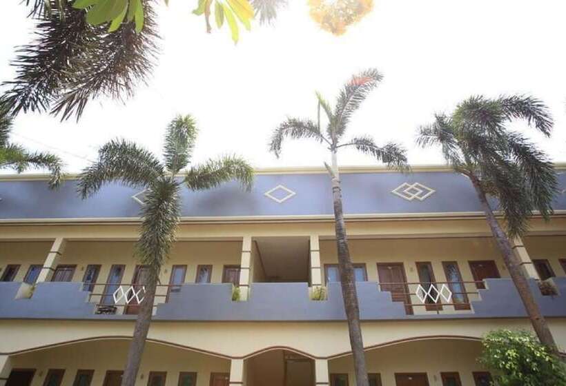 בית מלון כפרי Reddoorz Plus @ Karet Pedurenan 3