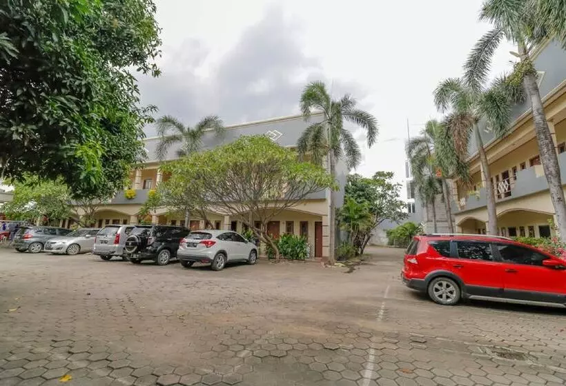 ホテル Reddoorz Plus @ Karet Pedurenan 3