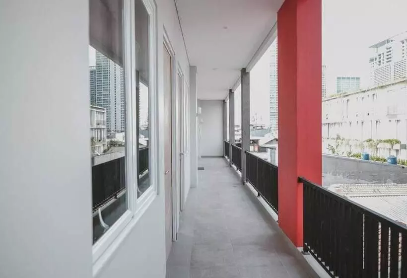 ホテル Reddoorz Plus @ Karet Pedurenan 3