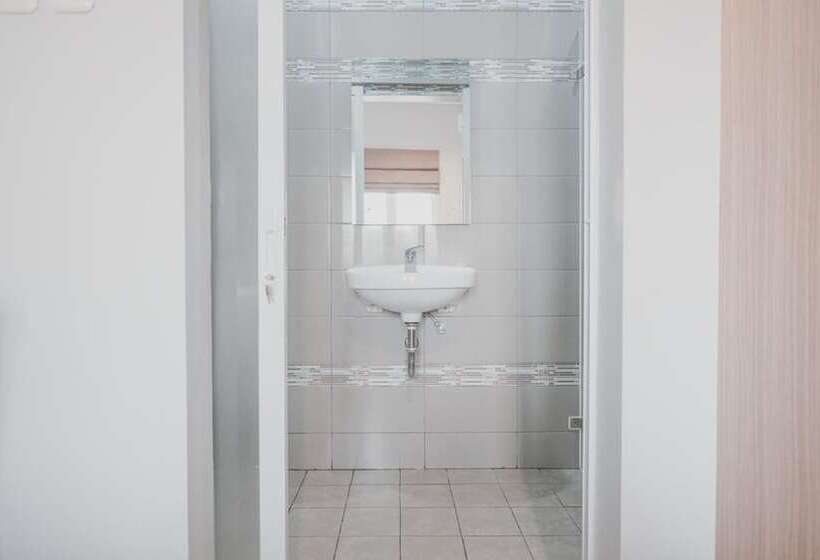 בית מלון כפרי Reddoorz Plus @ Karet Pedurenan 3