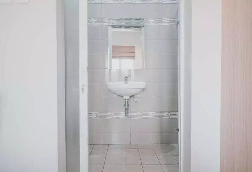 ホテル Reddoorz Plus @ Karet Pedurenan 3