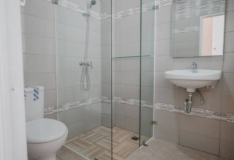 בית מלון כפרי Reddoorz Plus @ Karet Pedurenan 3