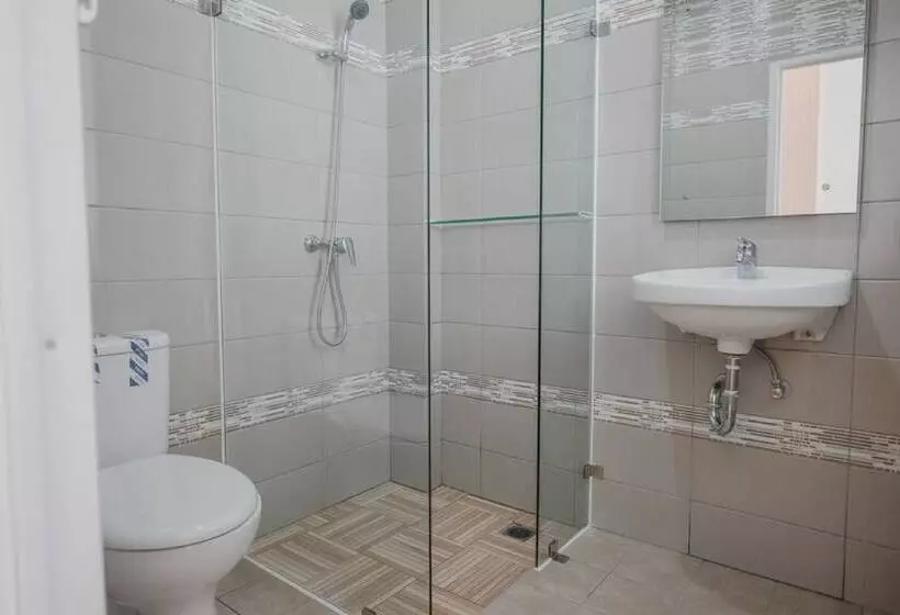 ホテル Reddoorz Plus @ Karet Pedurenan 3