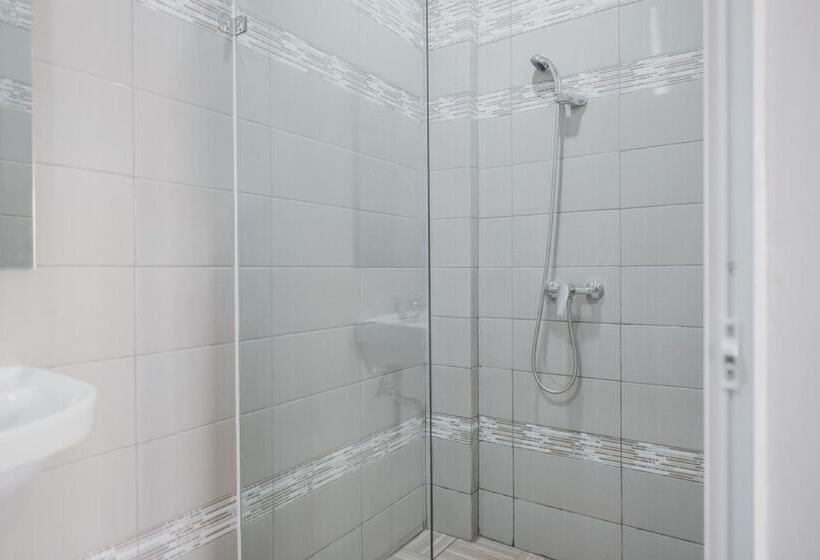 בית מלון כפרי Reddoorz Plus @ Karet Pedurenan 3