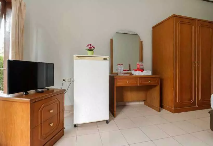 ホテル Reddoorz Plus @ Karet Pedurenan 3